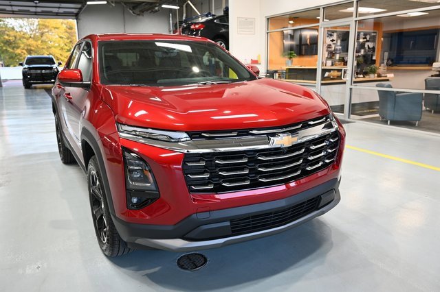 2026 Chevrolet Equinox LT photo 3