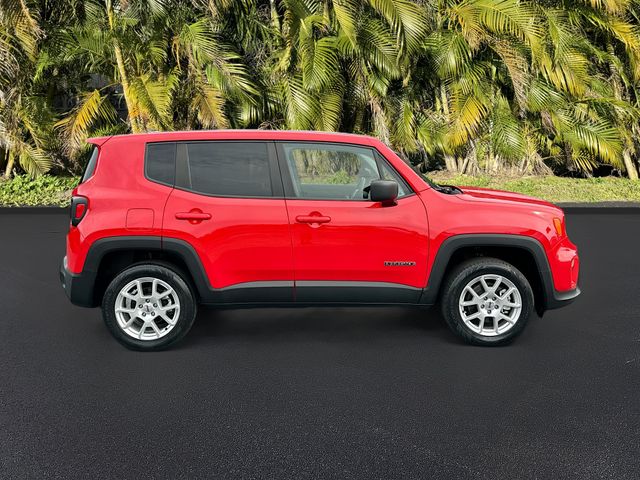 2023 Jeep Renegade Latitude photo 3