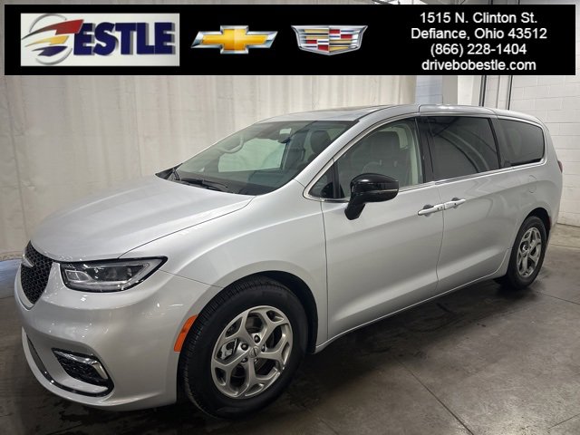 2024 Chrysler Pacifica Limited's photo