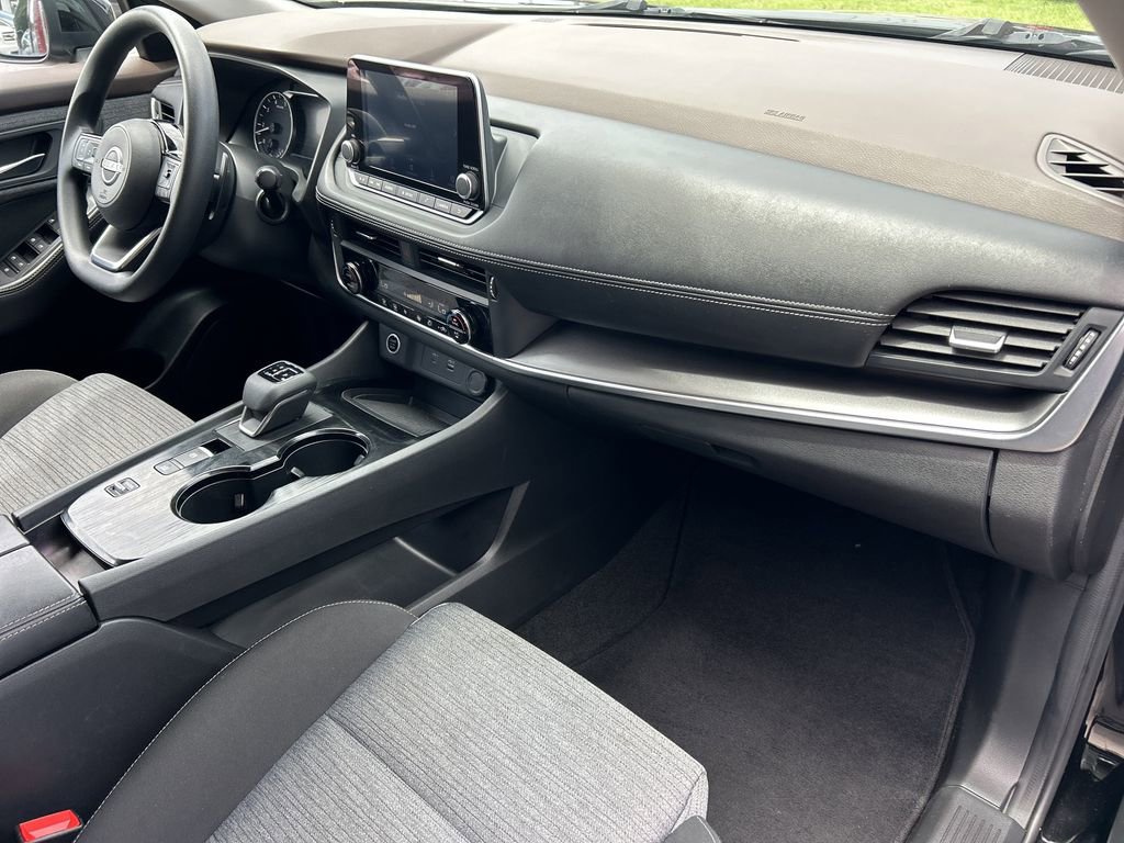 2023 Nissan Rogue SV photo 12