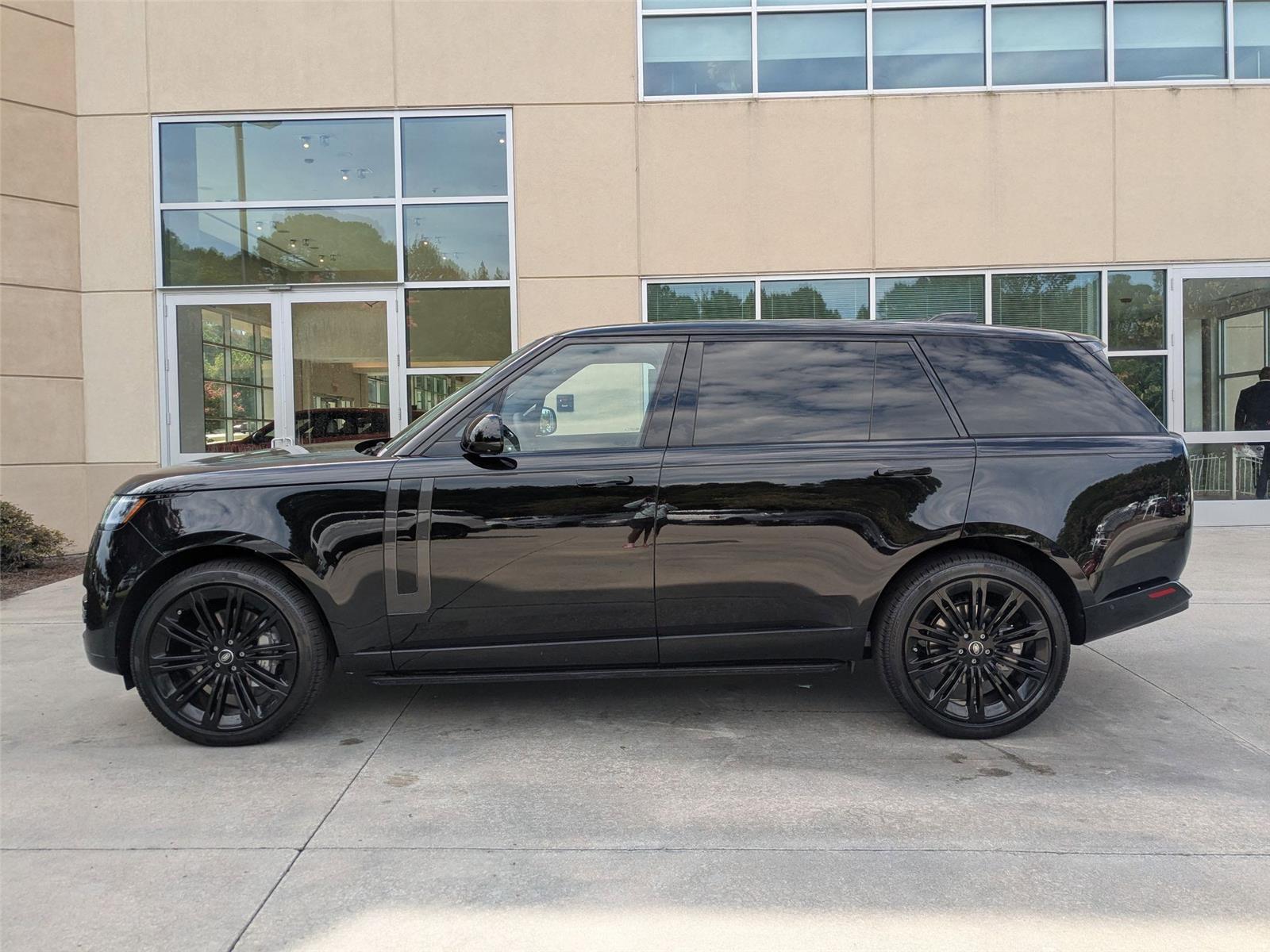 2025 Land Rover Range Rover SE photo 7