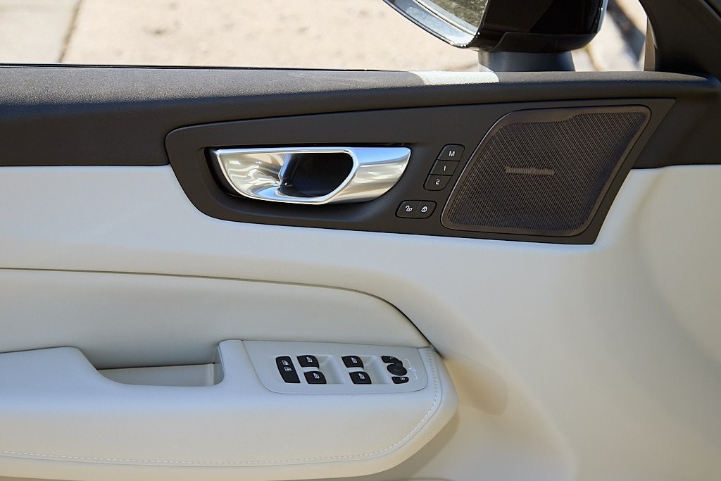 2026 VOLVO XC60 - Image 9