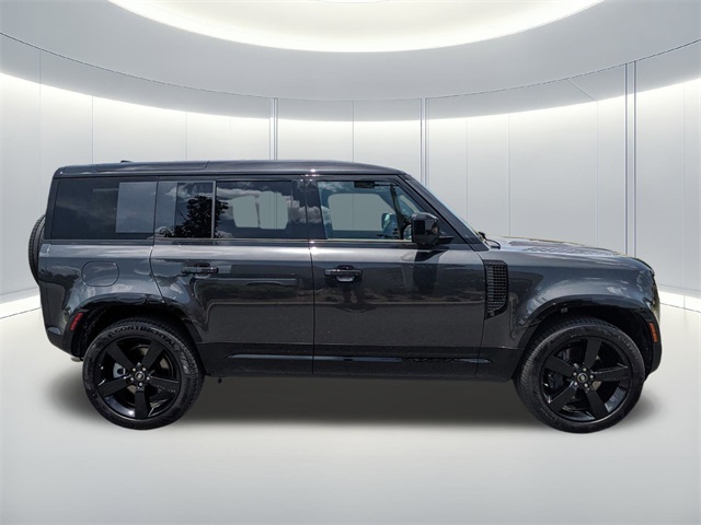 2025 Land Rover Defender 110 X-Dynamic SE photo 4