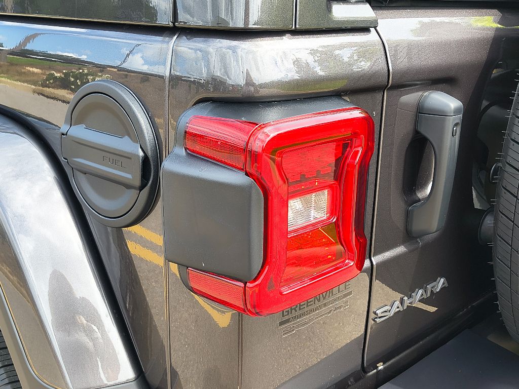 2025 Jeep Wrangler Sahara W photo 4