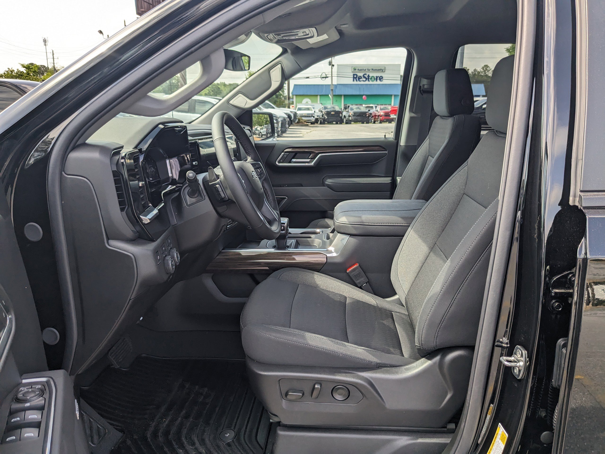 2025 Chevrolet Silverado 1500 RST photo 20