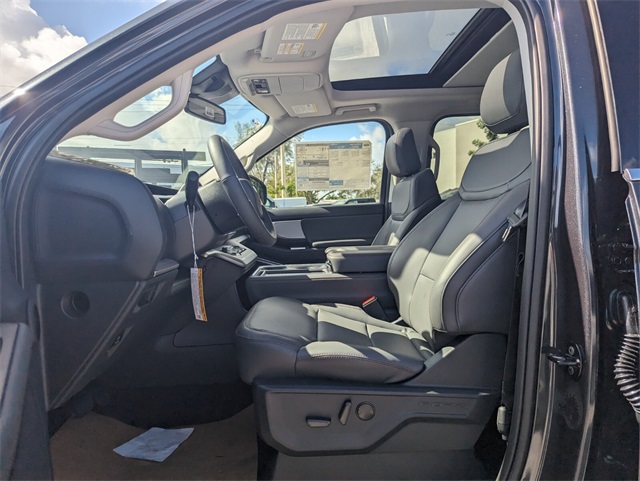 2025 Ford Expedition photo 6