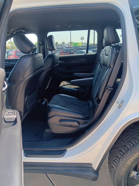 2023 Jeep Grand Cherokee Altitude photo 10