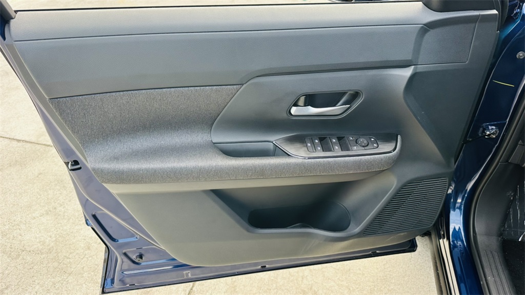 2026 Nissan Kicks SV photo 12