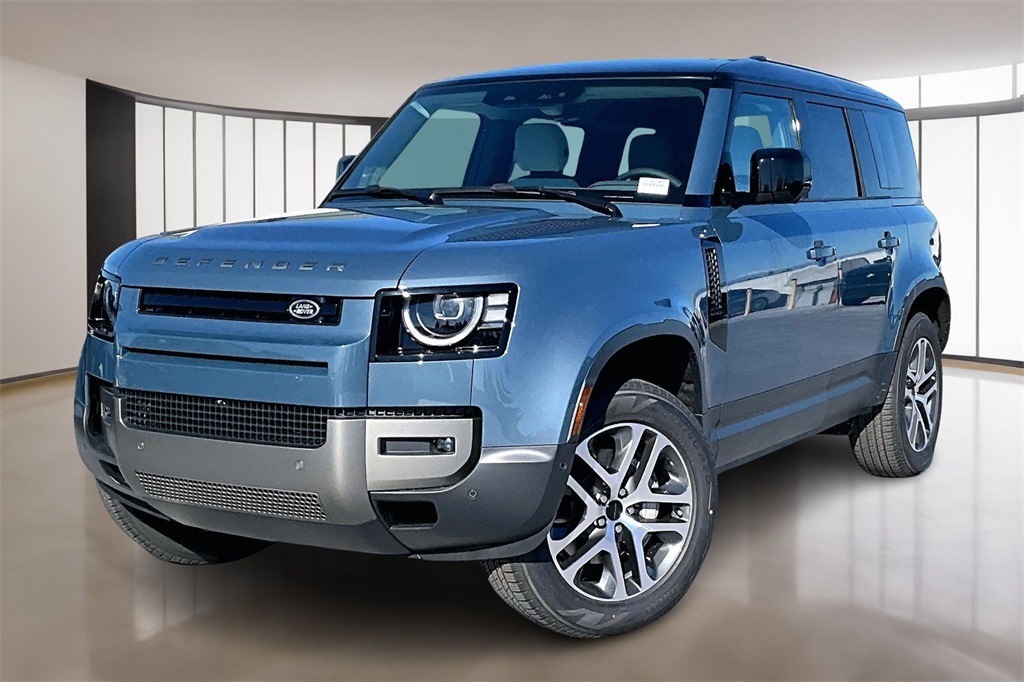 2026 Land Rover Defender S's photo