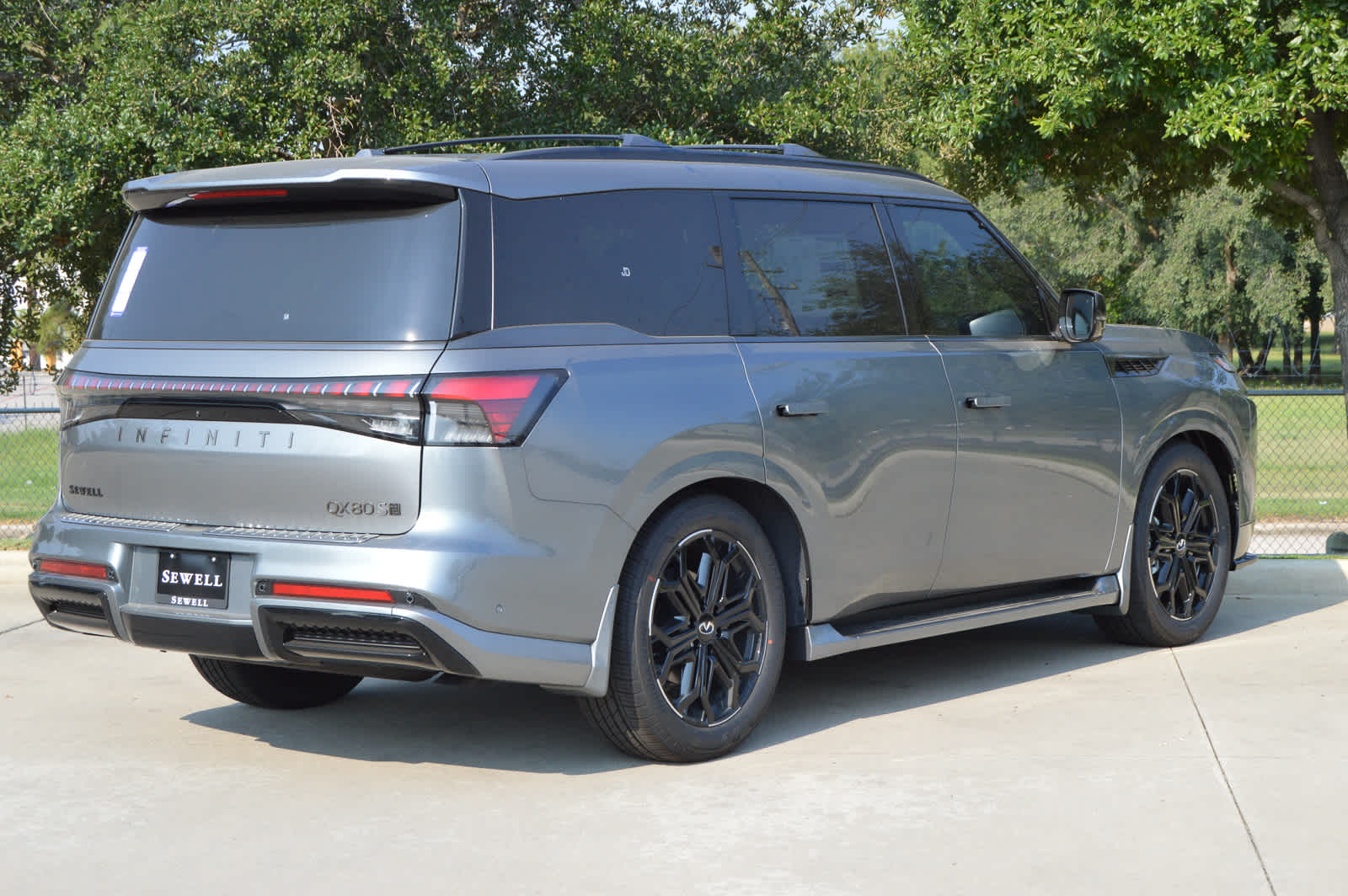 2026 Infiniti QX80 Sensory photo 2