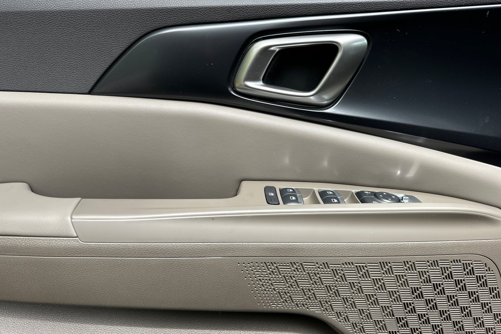 2025 Kia Carnival LXS photo 9