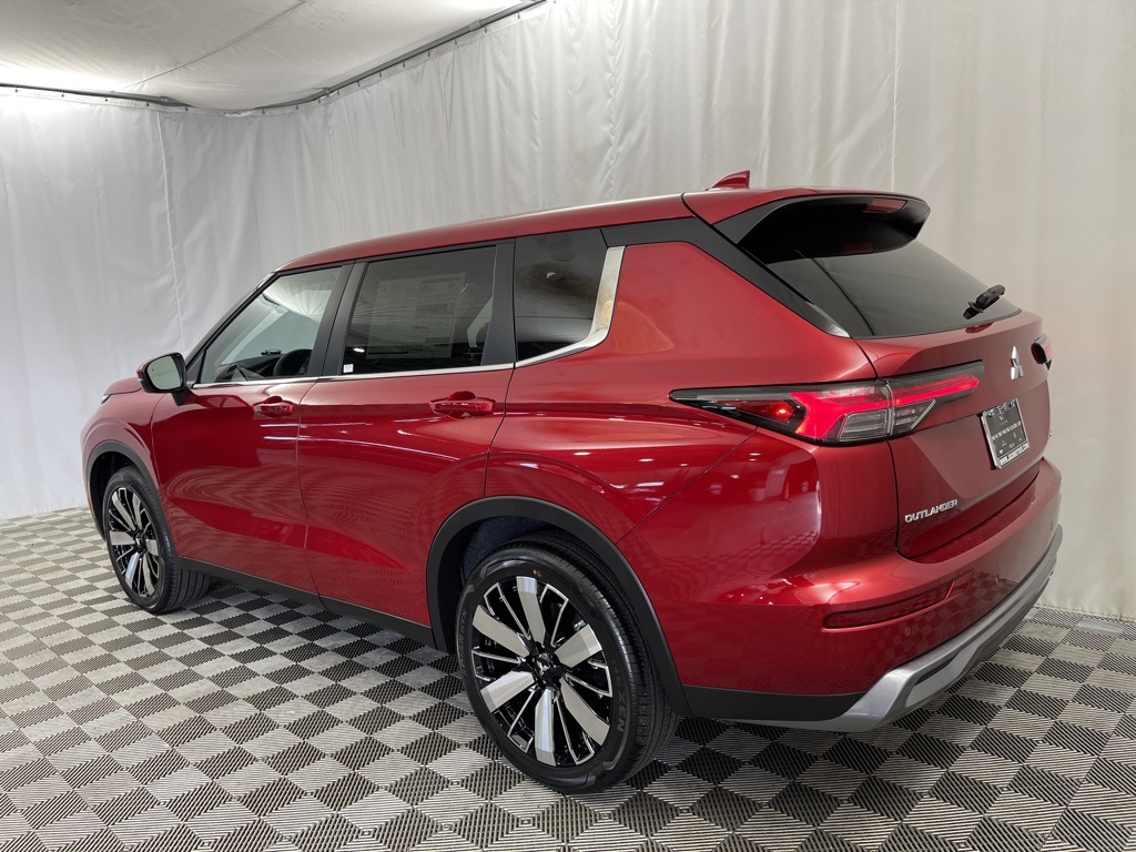 2025 Mitsubishi Outlander SE photo 4