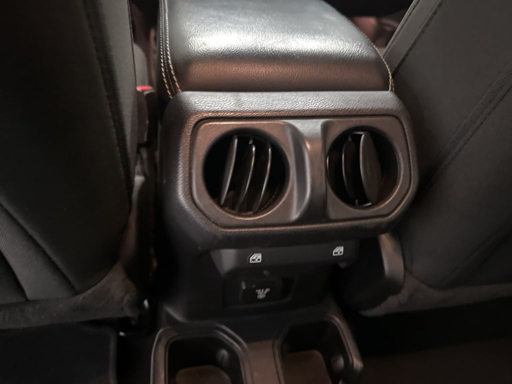 2020 Jeep Wrangler Unlimited Sahara photo 17