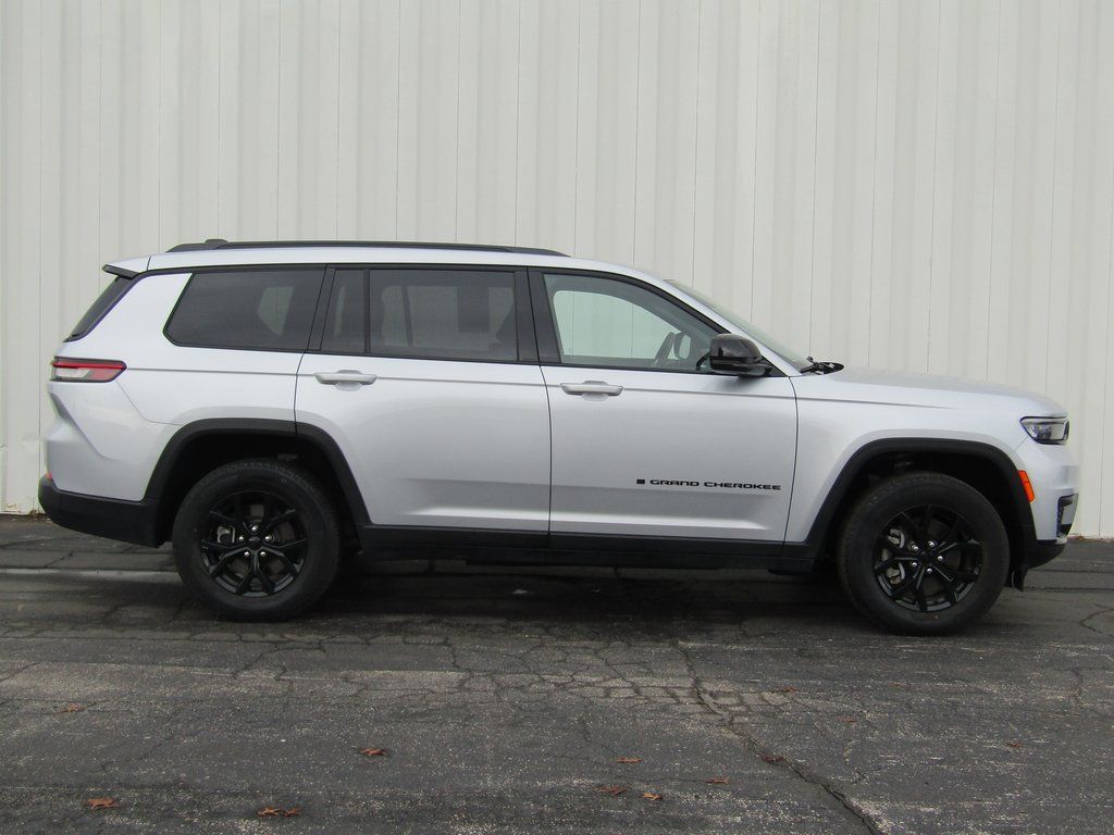 Used 2024 Jeep Grand Cherokee L Altitude with VIN 1C4RJKAGXR8557430 for sale in Kansas City
