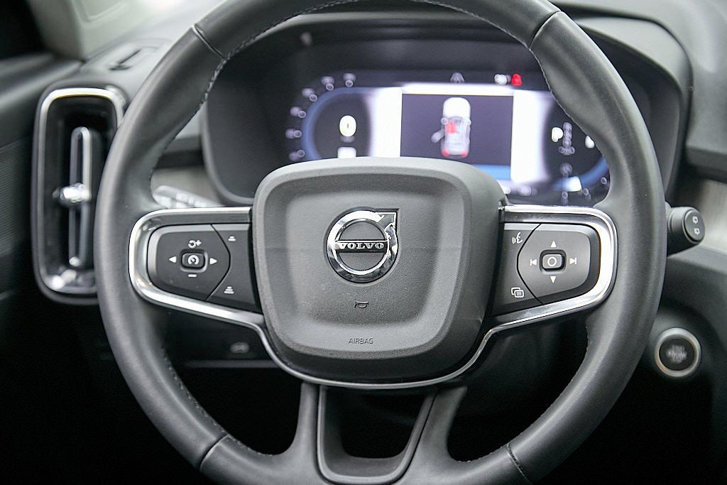 2023 VOLVO XC40 - Image 24