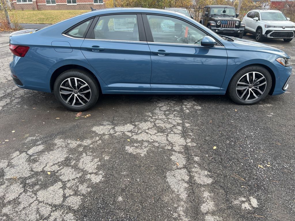 2026 Volkswagen Jetta 1.5T SE photo 4