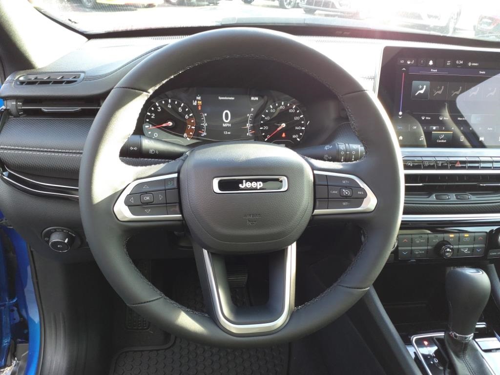 2023 Jeep Compass Altitude photo 12
