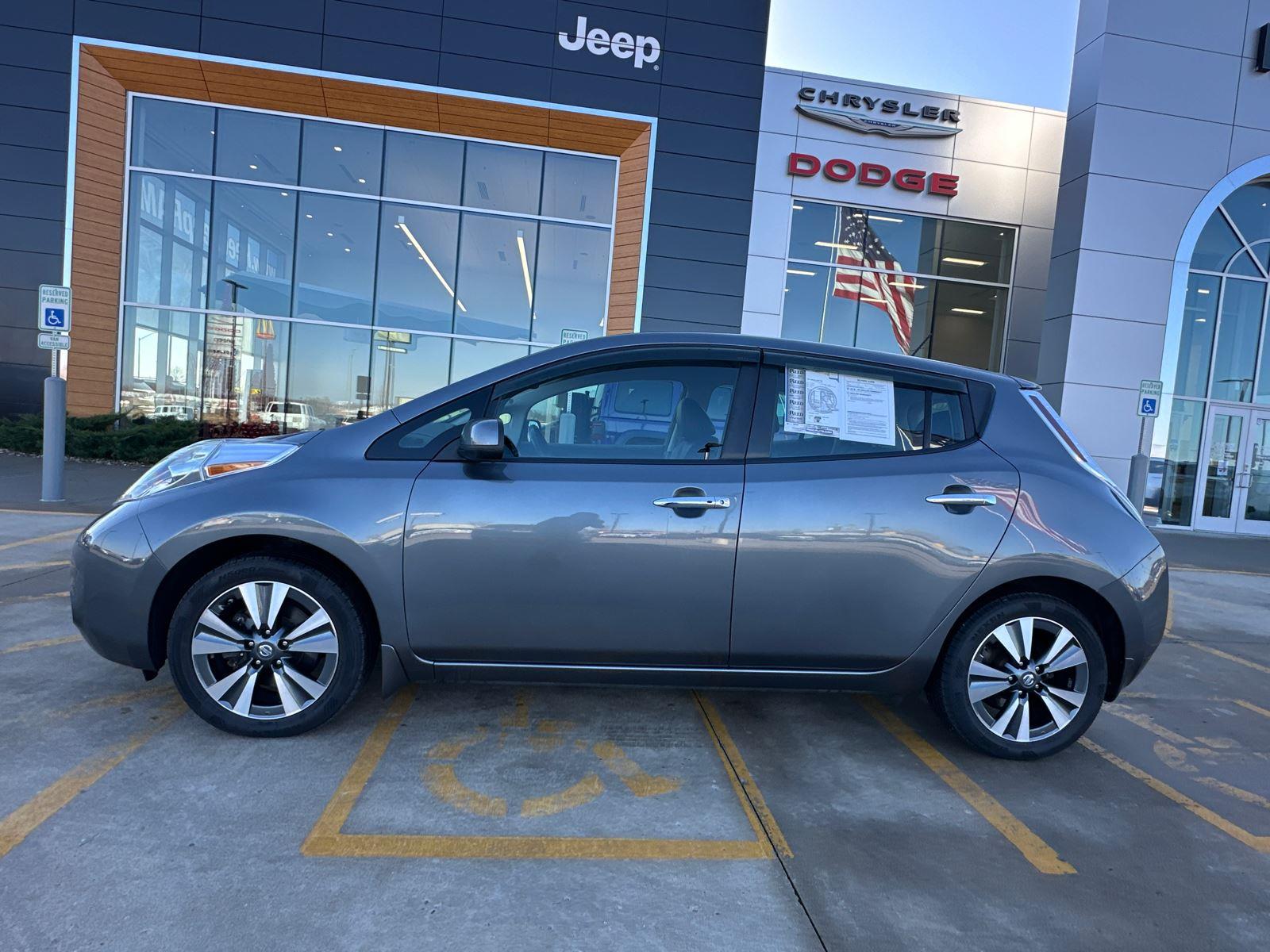 Used 2017 Nissan LEAF SL with VIN 1N4BZ0CP8HC303292 for sale in Saint Joseph, MO
