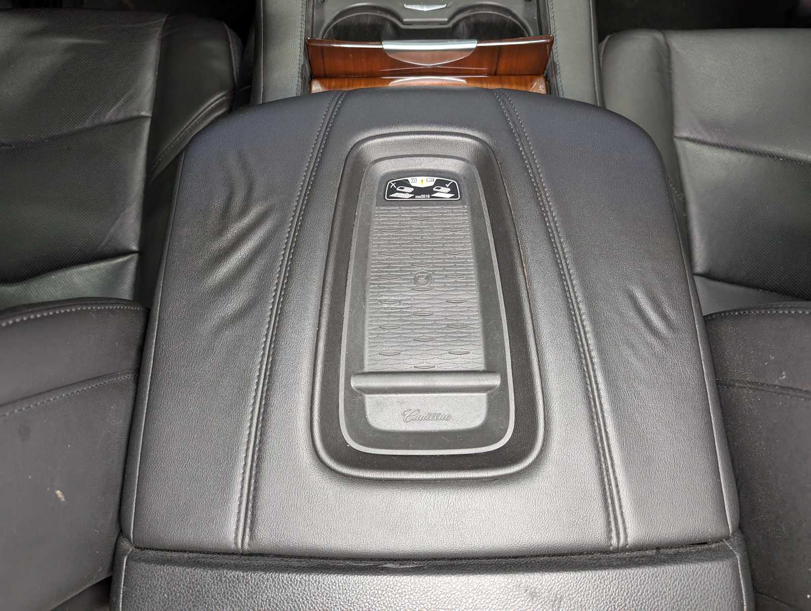 2016 Cadillac Escalade ESV Premium photo 20