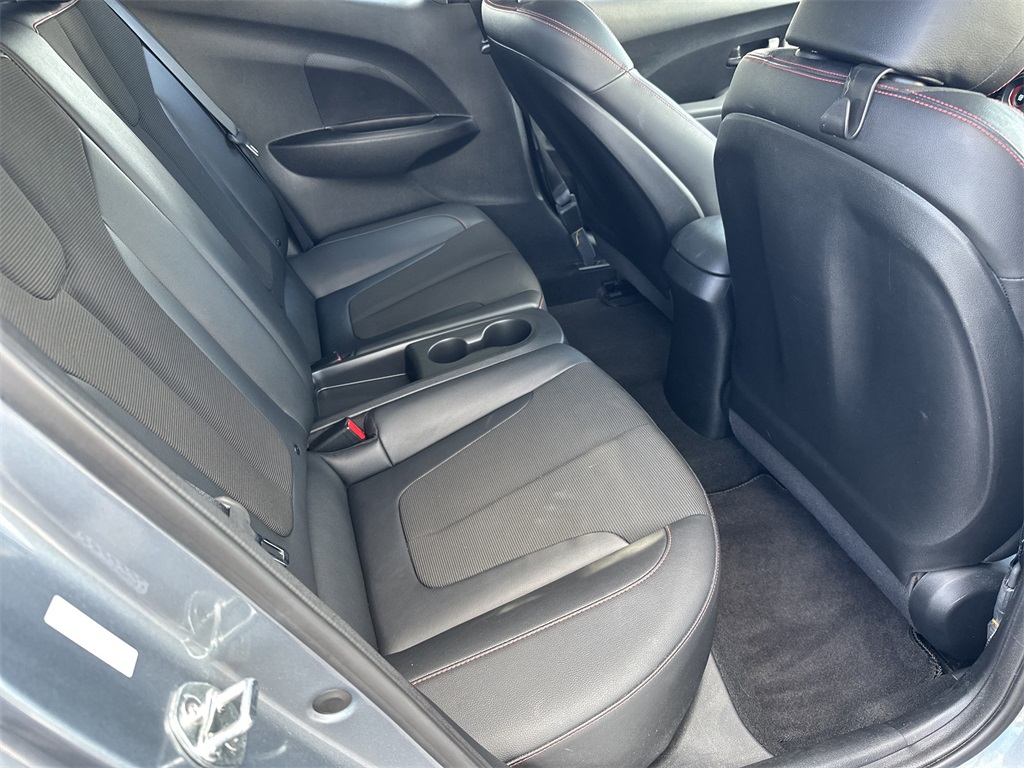 2021 Hyundai Veloster 2.0L Premium photo 29