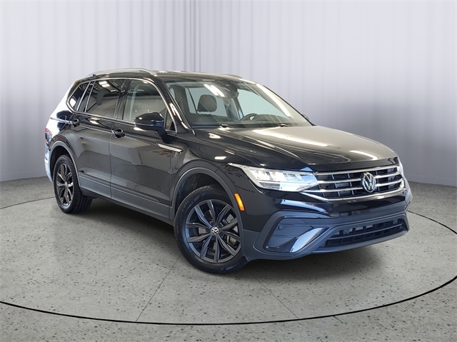 2023 Volkswagen Tiguan SE photo 2