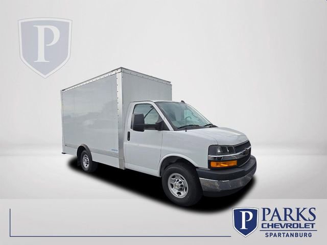 2024 Chevrolet Express Cutaway Base's photo
