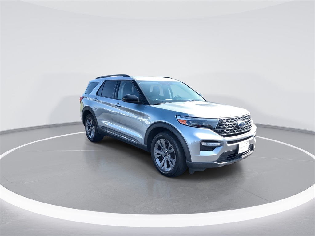 2022 Ford Explorer XLT photo 2