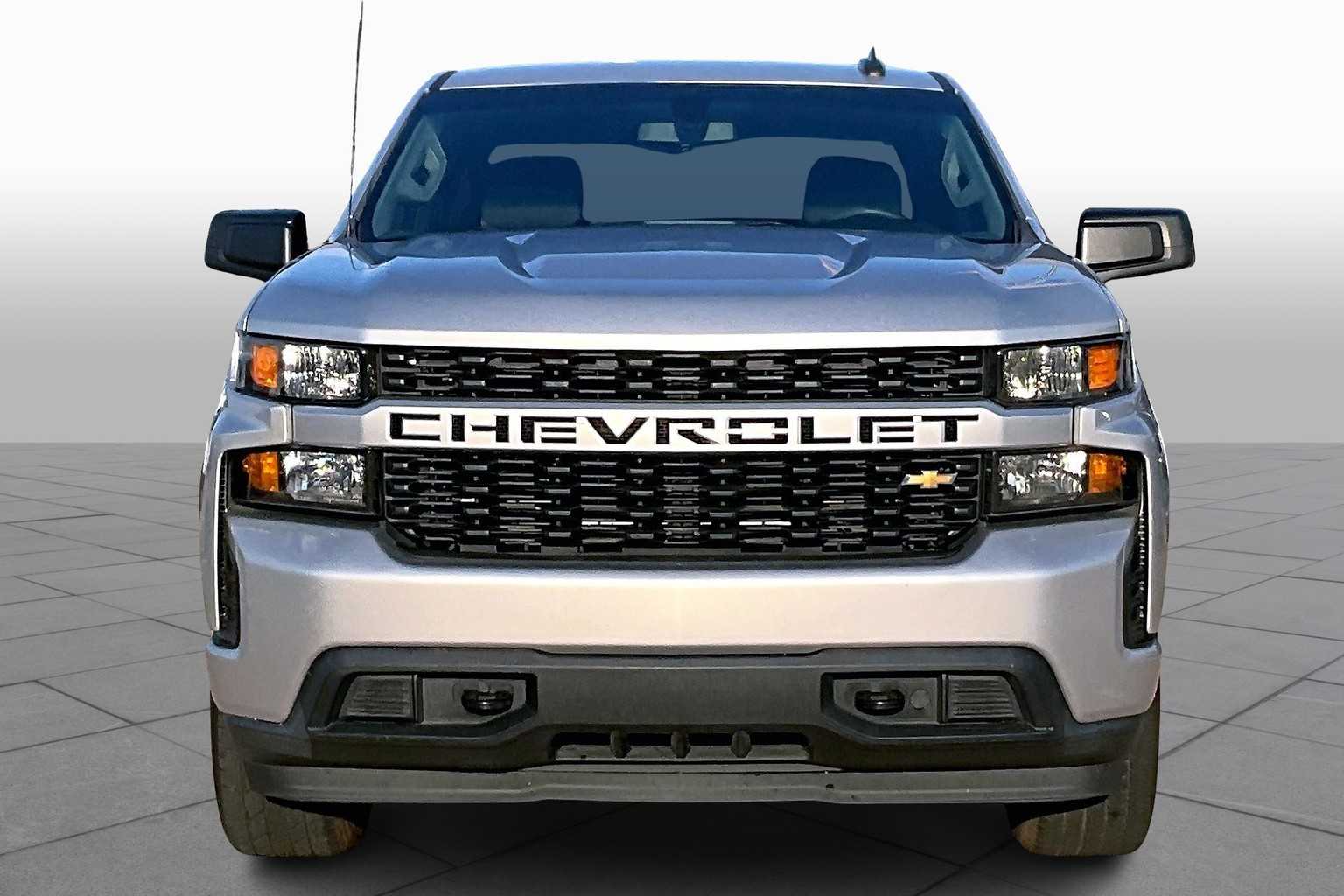 2020 Chevrolet Silverado 1500 Custom photo 3