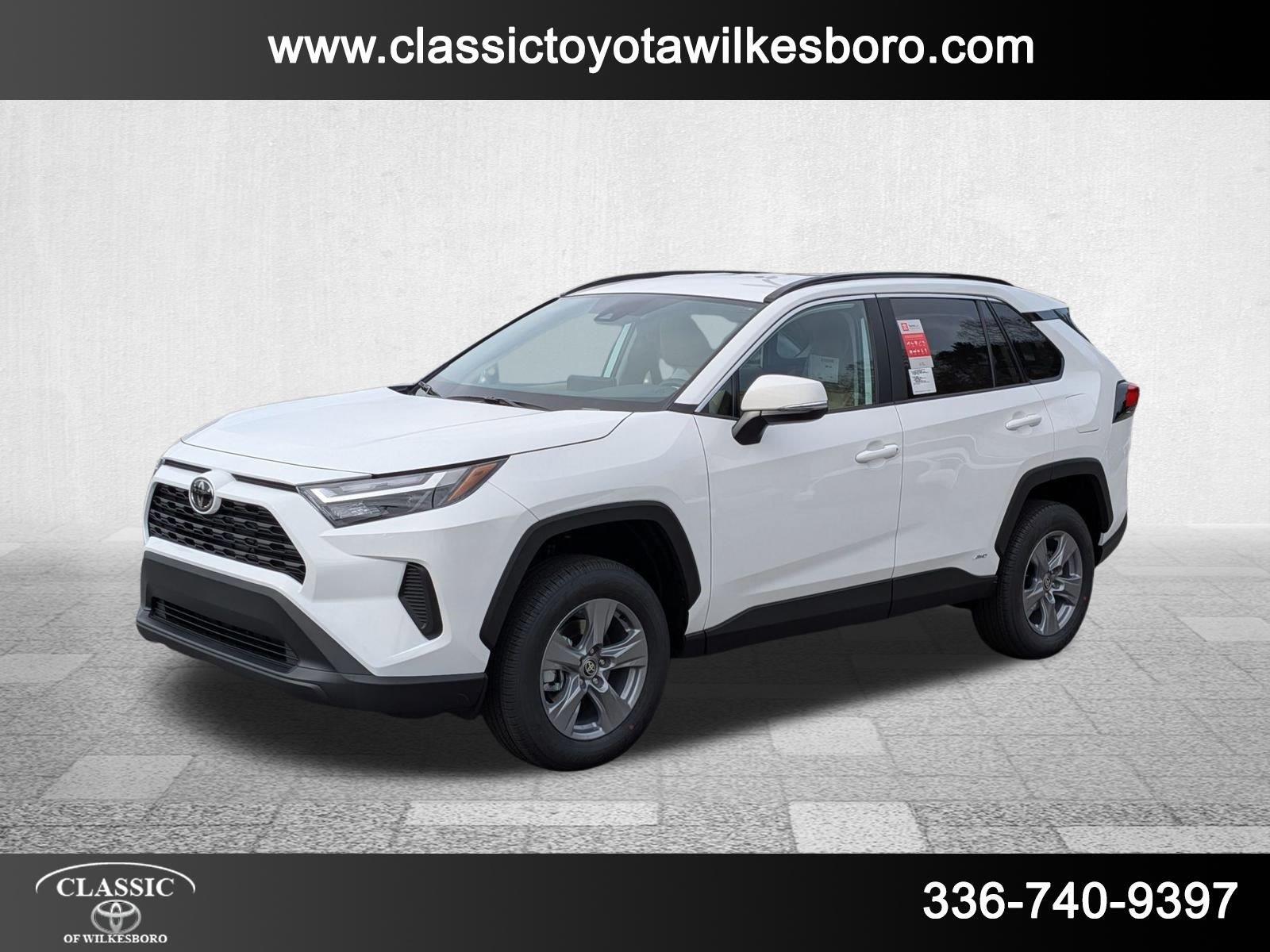 2025 Toyota RAV4 LE's photo
