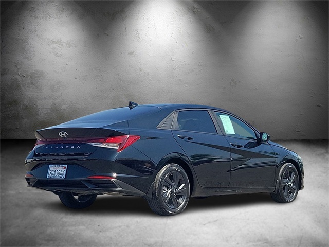 2023 Hyundai Elantra SEL photo 4
