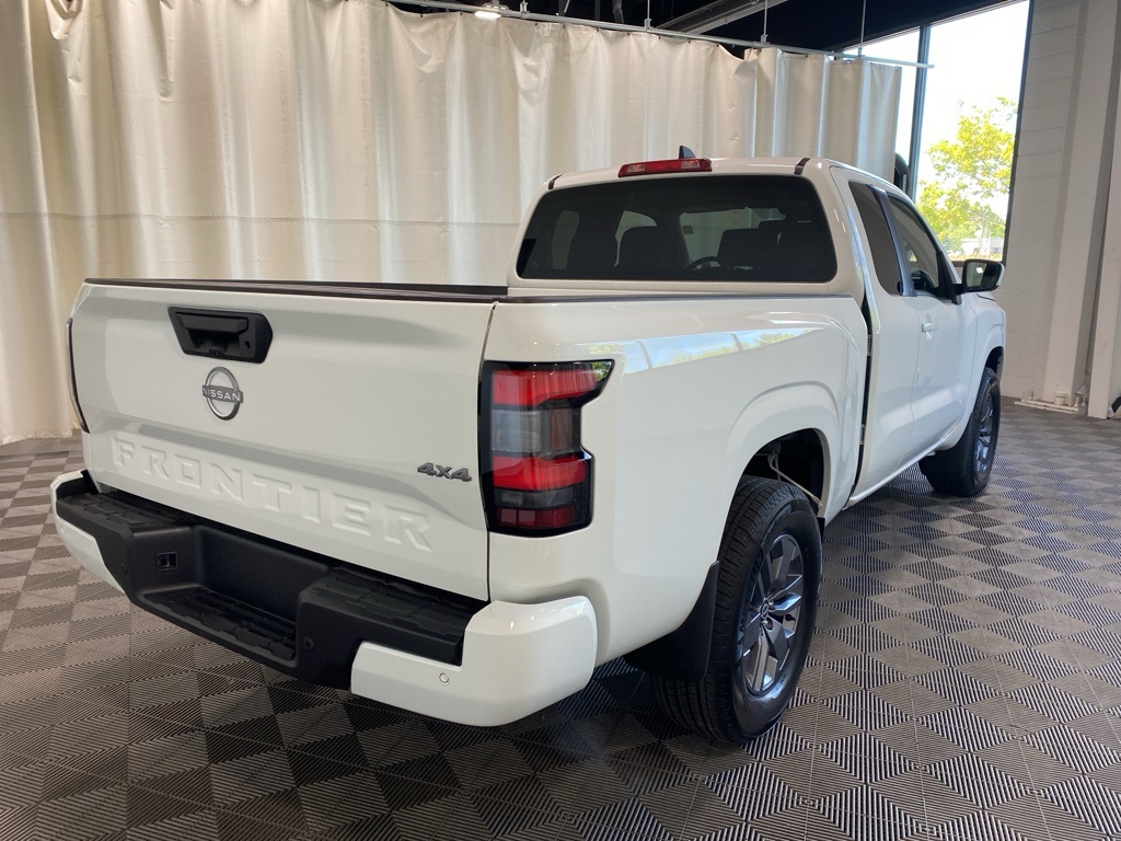 2025 Nissan Frontier SV photo 14