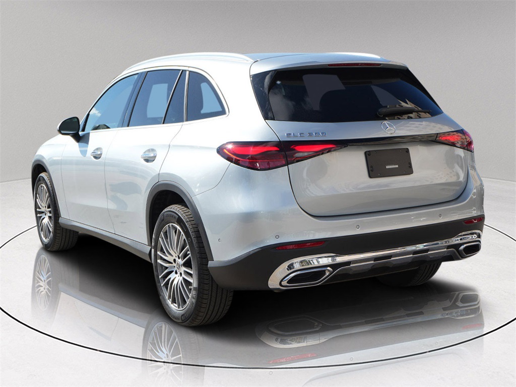 2026 Mercedes Benz GLC 300 photo 4