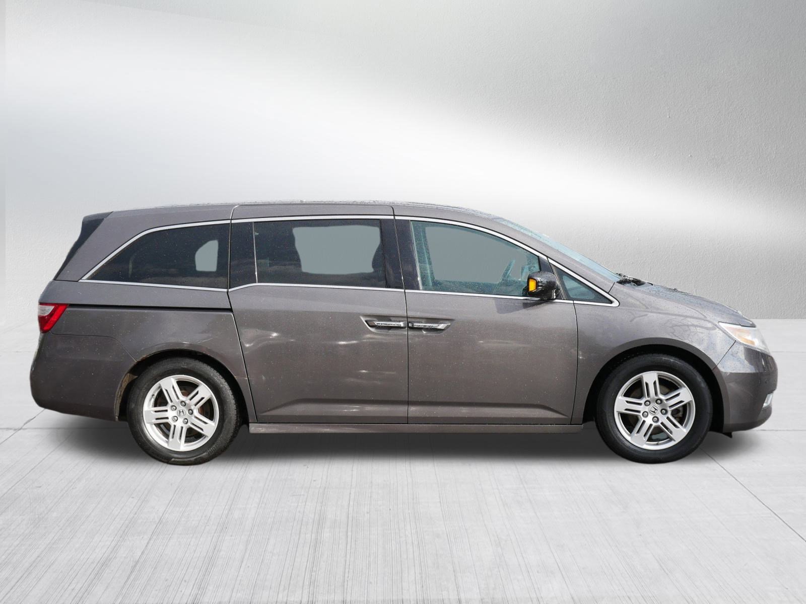 2013 Honda Odyssey Touring photo 8