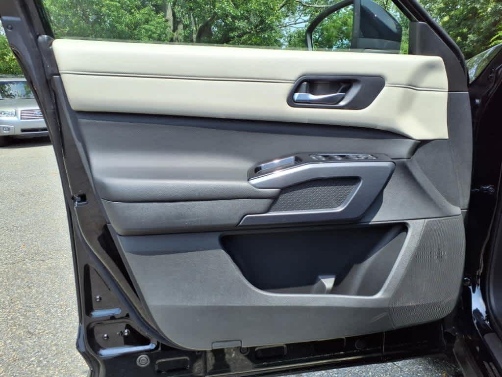 2023 Nissan Pathfinder SL photo 10