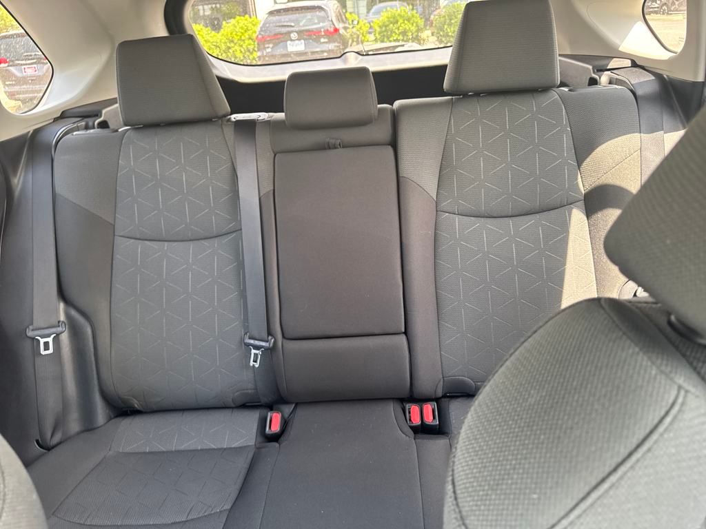 2022 Toyota RAV4 XLE photo 19