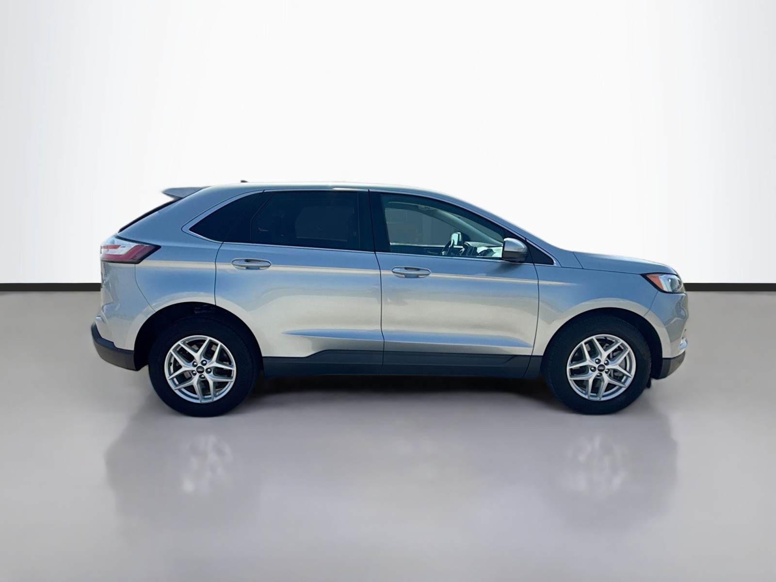 2022 Ford Edge SEL photo 4