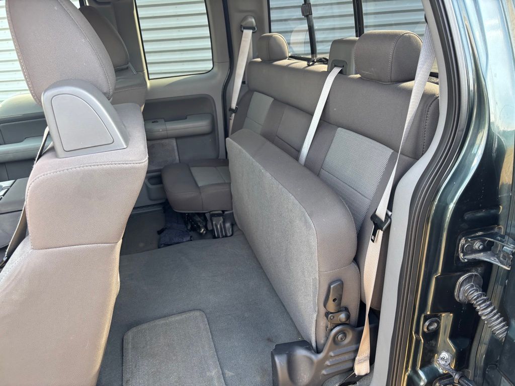 2005 Ford F-150 XLT photo 23