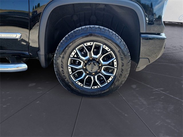 2025 Chevrolet Silverado 3500HD High Country photo 9