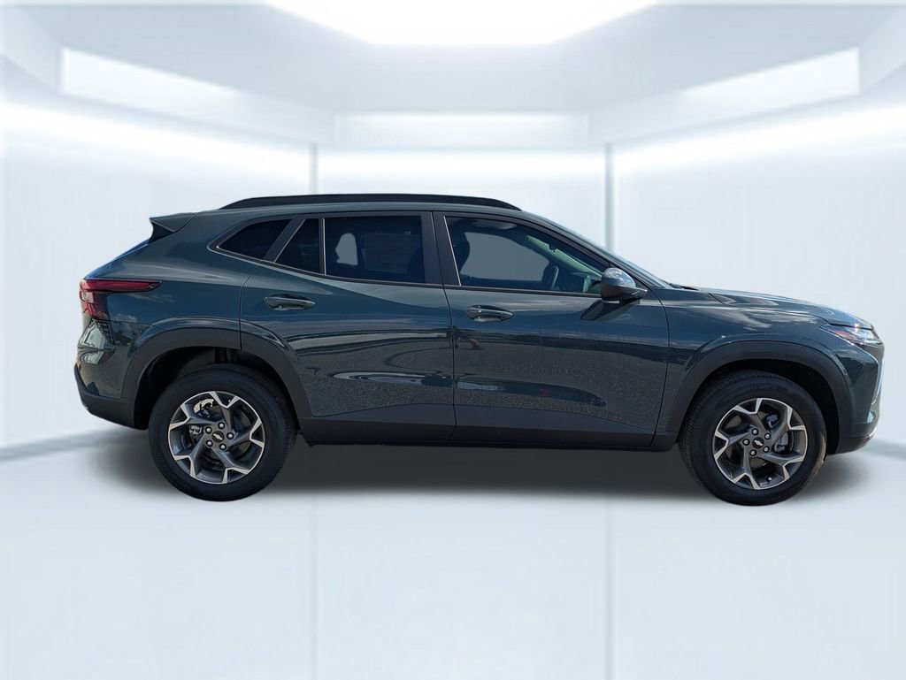 2025 Chevrolet Trax LT photo 6