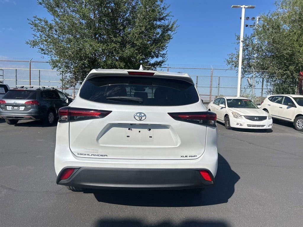 2024 Toyota Highlander XLE photo 5