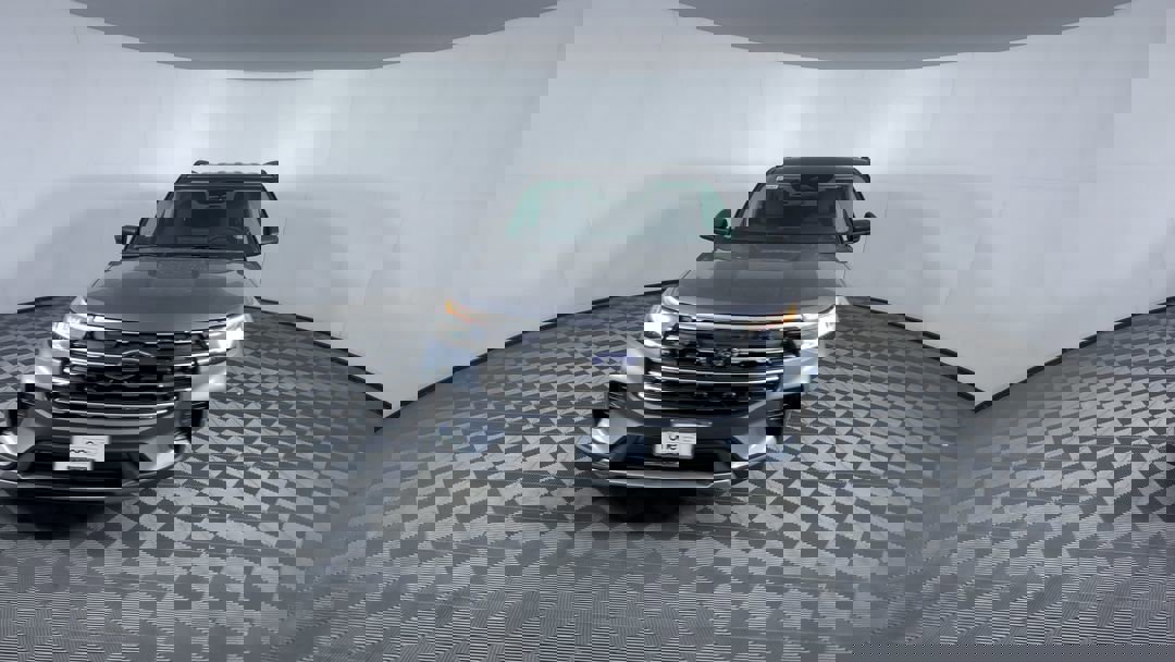2025 Ford Explorer photo 3