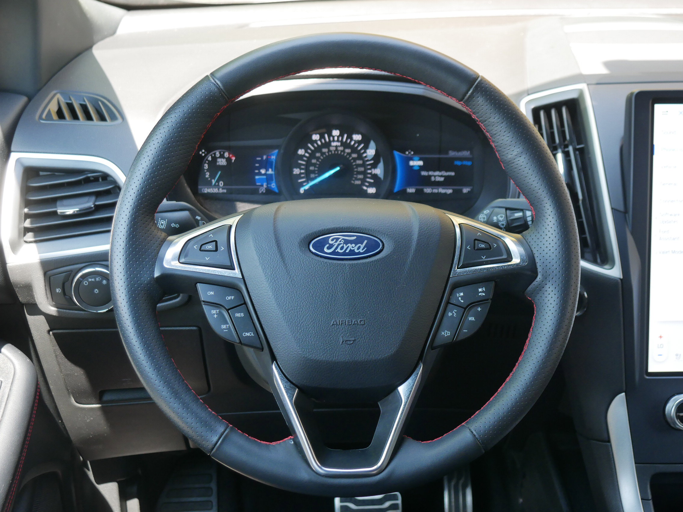 2024 Ford Edge ST-Line photo 5