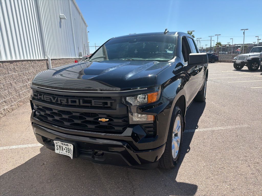 2023 Chevrolet Silverado 1500 Custom photo 3