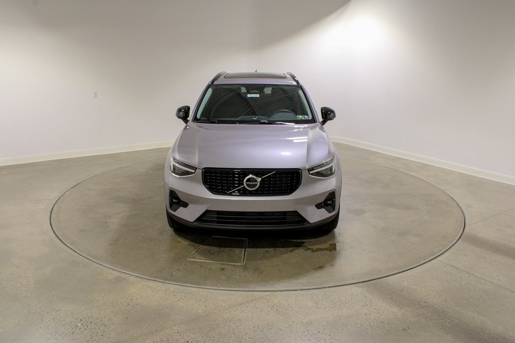 2026 Volvo XC40 Plus photo 8