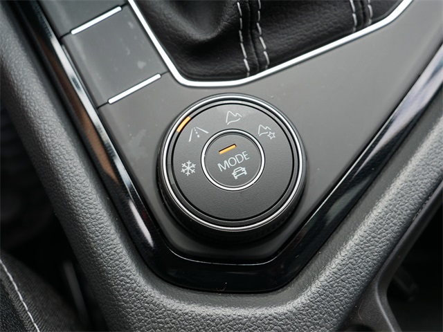 2025 Volkswagen Taos SE photo 32