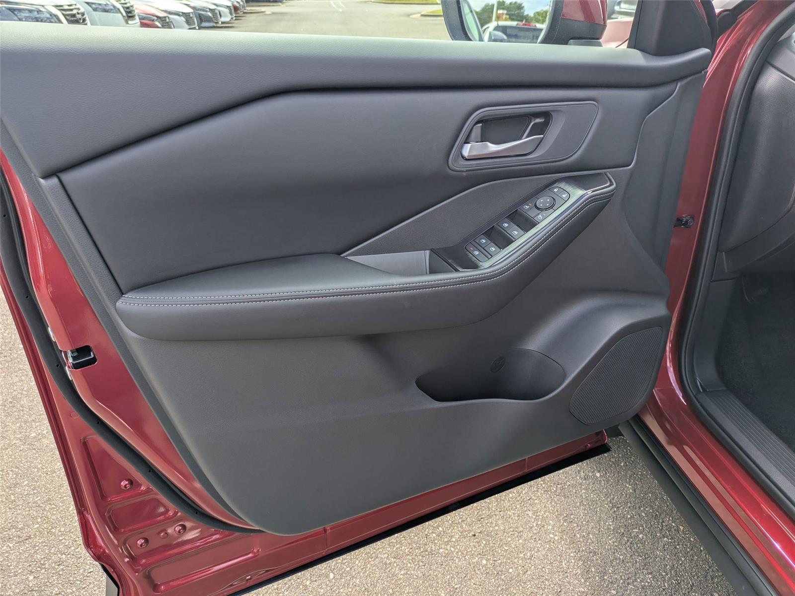 2026 Nissan Rogue SV photo 6