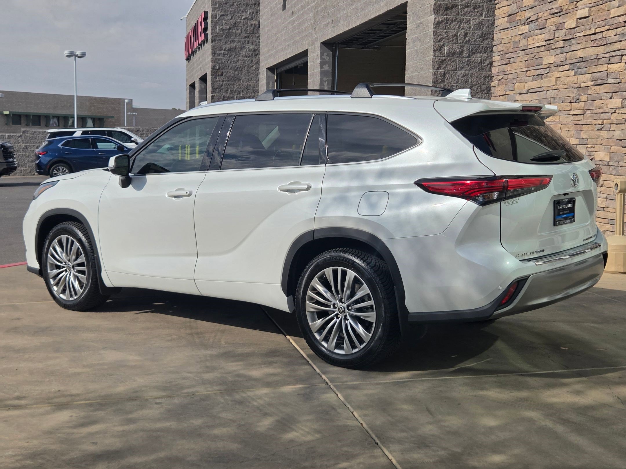 2022 Toyota Highlander Platinum photo 3