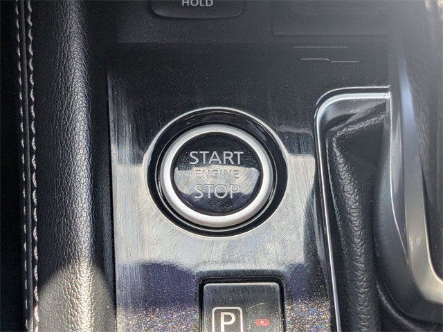 2022 Nissan Kicks SR photo 28