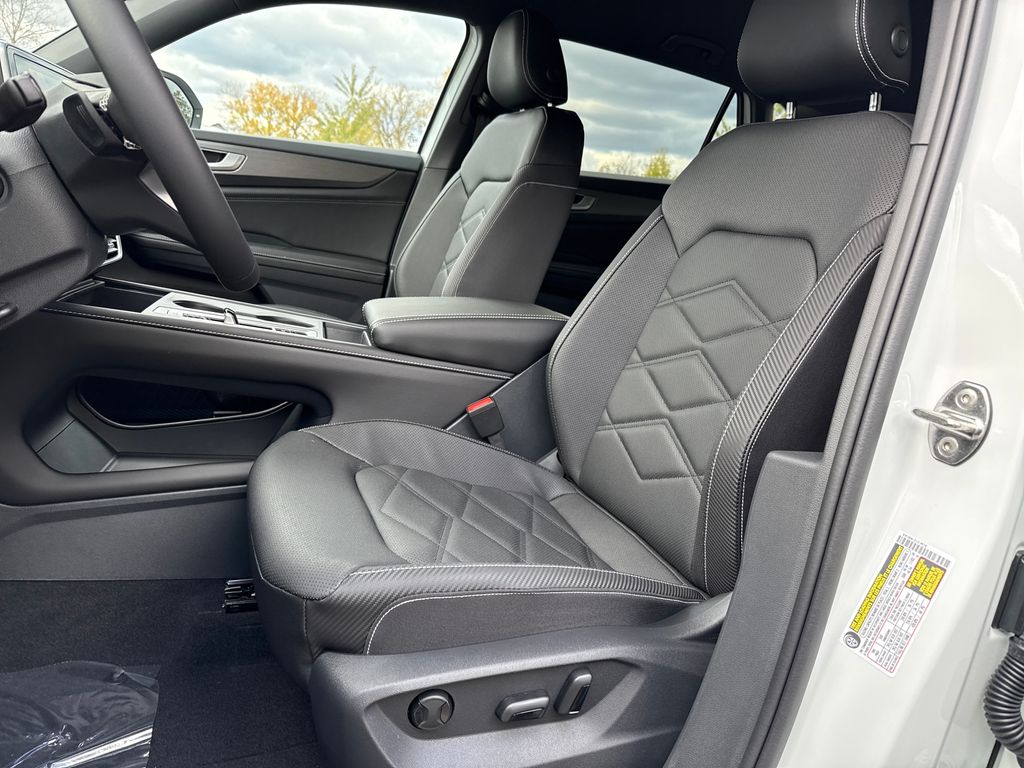 2026 Volkswagen Atlas Cross Sport SE photo 3