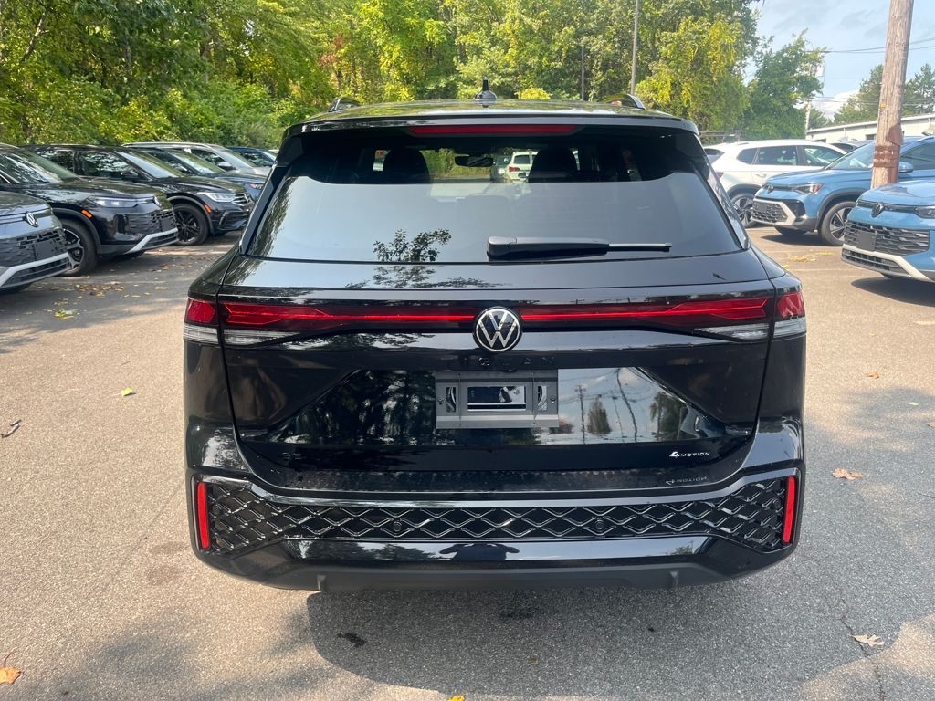 2025 Volkswagen Tiguan SE R-Line Black photo 5